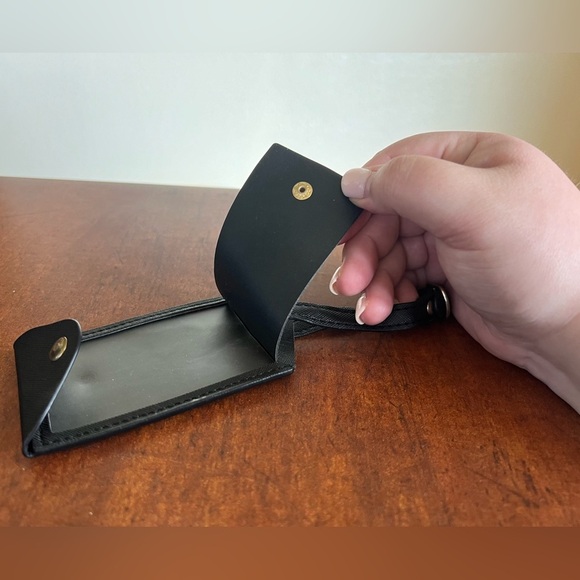 "Jet Setter" Leather Black‎ and Gold Luggage Tag with Information Sleeve - Picture 2 of 3